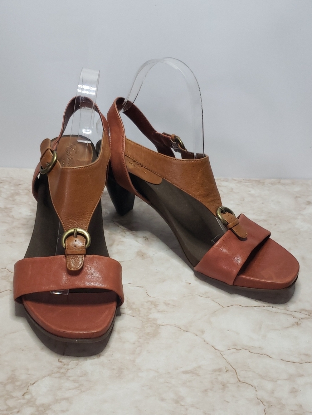 Aetrex Two-Tone Brown Slingback Heels with Buckle 10.0Wide
